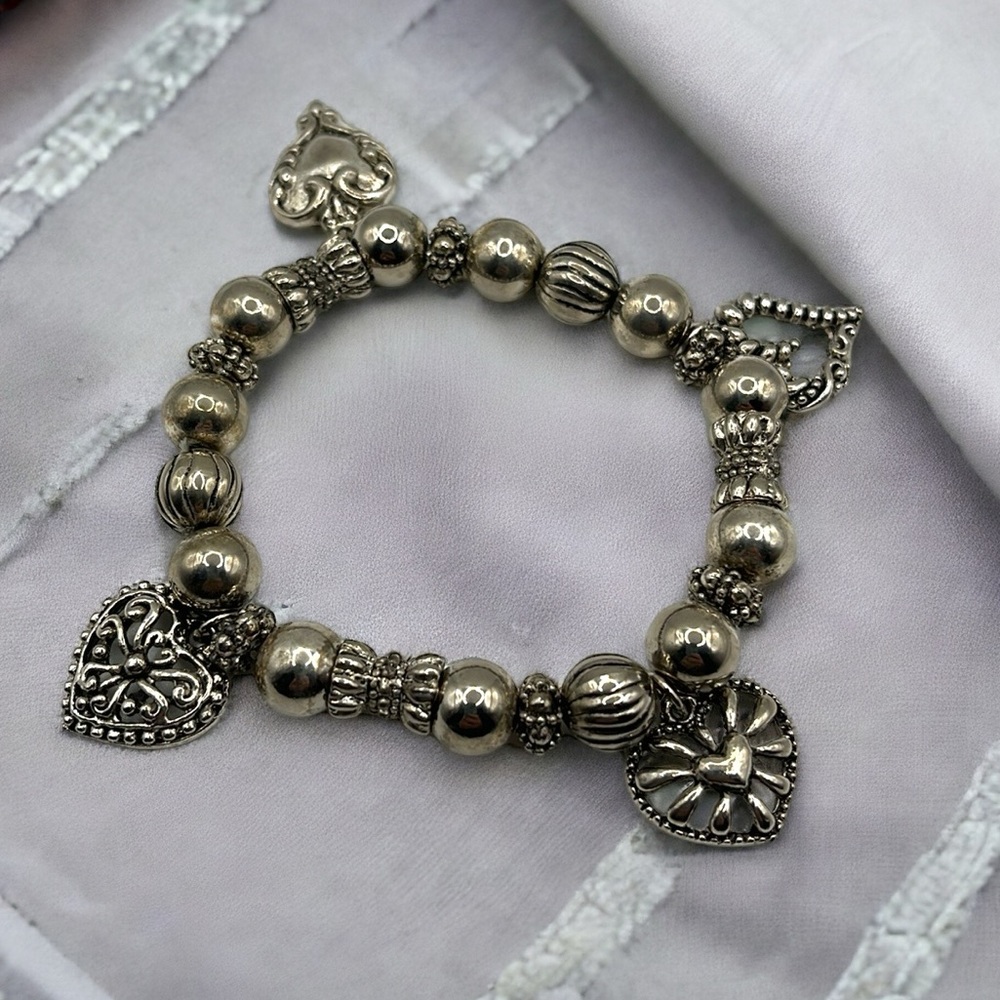 BEADED SILVER TONE STRETCHY HEART CHARM BRACELET